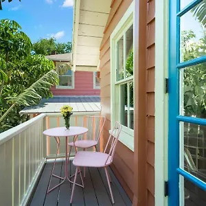 The Julia Place Carriage House Holiday home