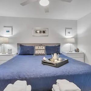 2bed 1bath Minutes To Downtown, Beaches, Restaurants, Theaters And Apartment